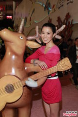 组图：郑嘉颖佘诗曼旧爱同台疑似复合