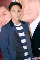 组图：张智霖亮相《冲2》庆功会 吴卓羲显老相