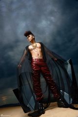 高清组图：黄征《骨感》受欢迎 将烟熏妆进行到底