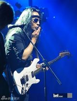 组图：韩国复活乐队等录音乐节目现场展现热情