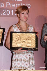 组图：《DIVA华丽之后》澳门首映 容祖儿展示舞衣