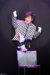 高清组图：李宇春个唱为妈妈庆生 万人合唱圣诞歌