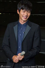 高清组图：玄彬上海开唱 与粉丝合影自拍乐陶陶