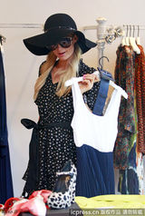组图：帕里斯-希尔顿潮店扫货毫不惜金