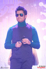 组图：郭富城斑点装亮相 墨镜遮面尽显型男范