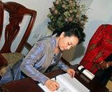 组图：彭丽媛题词曝光 钢笔字秀美