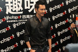 组图：冯绍峰荣膺特别推动奖 紧握艺术与时尚脉搏