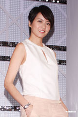 组图：梁咏琪简单装束台北录节目