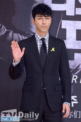 组图：车胜元李升基等宣传《包围》 安宰贤呆萌