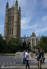 幻灯图：李小鹏与娇妻生活照曝光 金童玉女秀恩爱