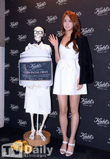 组图：裴斗娜金材昱SISTAR等出席慈善派对