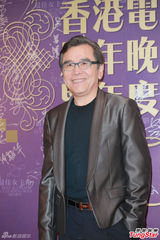 组图：章子怡火红包身裙挽手梁朝伟 宗师夺4奖