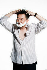 组图：黄海波泡沫胡须LOOK 悠闲时光性感慵懒