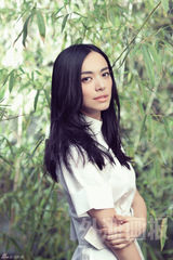 组图：姚晨登《外滩画报》封面 竹林翠影清新雅致