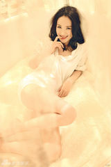 组图：于越大尺度写真浴室上演纯白诱惑