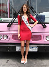 组图：2012年度美国小姐冠军红裙出巡