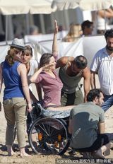 奥斯卡影后歌迪亚敬业拍戏裸上身 忘我亮G Cup(图)