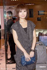 周慧敏自言有不少同志朋友 赌王四太送何超盈首饰