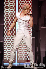 组图：韩新男女团携手举行SHOWCASE博眼球