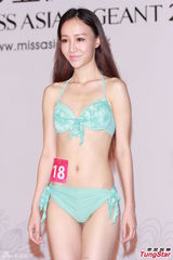 组图：亚姐泳装火辣秀胸 怪咖多女版王祖蓝现身