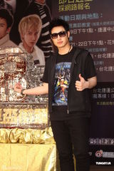 组图：潘玮柏8月推新专辑 自曝私下十分邋遢