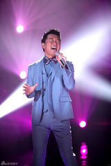 组图：歌手2邓紫棋白裙优雅 茜拉满文军补位