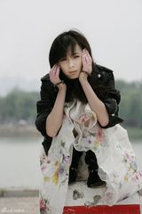 幻灯图：杨幂写真曝光 经典混搭打造另类公主派头