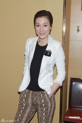 组图：《法政先峰Ⅲ》拍摄完毕 黎耀祥犒劳众人