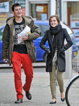 组图：艾玛-沃特森和神秘新男友约会喜笑颜开