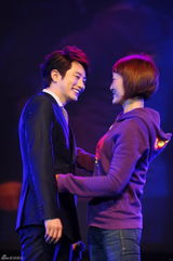 高清组图：朴施厚影迷见面会劲歌热舞 现场温馨互动