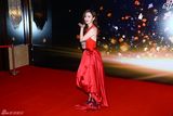 组图：微博之夜红毯 张萌红裙露背性感妩媚