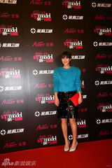 组图：王丽坤刘芸刘孜性感造型助阵活动