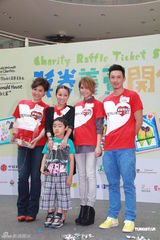 组图：郑融力挺旧爱刘浩龙 称希望大家体谅