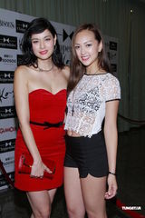 组图：周汶锜偏爱肌肉男 赤裸拥抱略显害羞