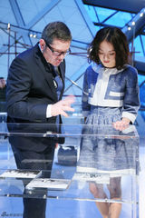 组图：周迅小清新造型亮相俏丽温婉