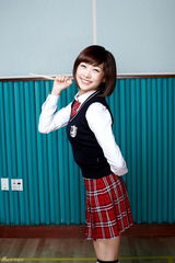 高清组图：韩人气团体Kara穿校服代言活力四射