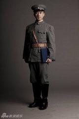 组图：献礼剧《开天辟地》蒋介石定妆照 