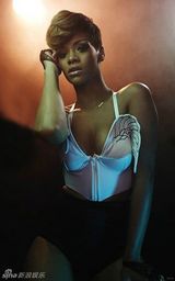 幻灯图集：蕾哈娜登《滚石》杂志 性感写真曝光 