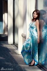 幻灯图：曹曦文孔雀裙纯美诱惑 性感演绎异域风情 