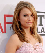 高清图：影评协会终生成就奖颁奖 波特曼美艳