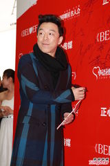 组图：马雅舒黑丝袜上阵秀美腿 李玲玉半露酥胸