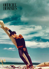 组图：元斌小岛写真随意悠游 发型复古秀胸肌