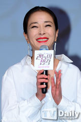 组图：严正花宣传《官能的法则》畅谈婚恋话题