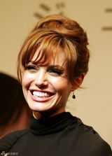 幻灯图集：朱莉现身日本 性感高衩黑裙秀美腿