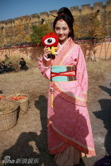 幻灯：《嫦娥》大打喜剧牌 姚笛明道情陷多角恋