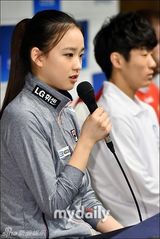 组图：孙妍在出席仁川国际体操大赛新闻发布会