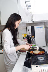 组图：张娜拉发布度假照片 美貌童颜粉丝称赞