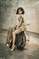 组图：熊乃瑾秀香肩美背 性感造型女人味十足