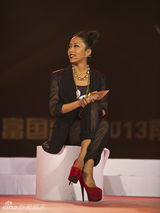 组图：吉克隽逸哪吒头亮相 调侃可拍《西游记》