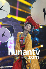 组图：谢娜大咖秀扮女儿国国王与维嘉演狗血戏